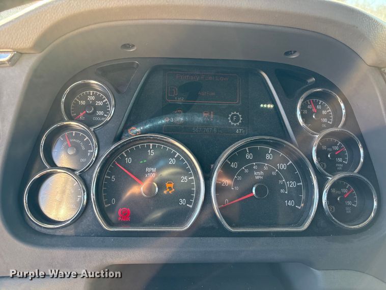 image for item YA1394 2017 Peterbilt 579  semi truck