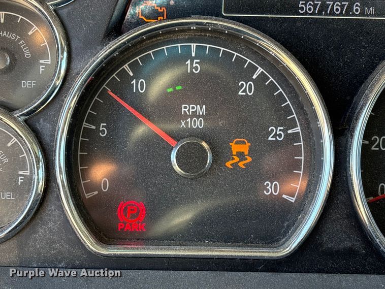 image for item YA1394 2017 Peterbilt 579  semi truck