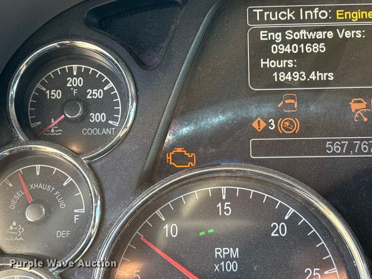 image for item YA1394 2017 Peterbilt 579  semi truck