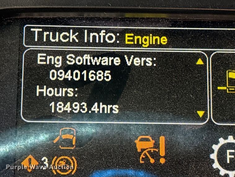 image for item YA1394 2017 Peterbilt 579  semi truck