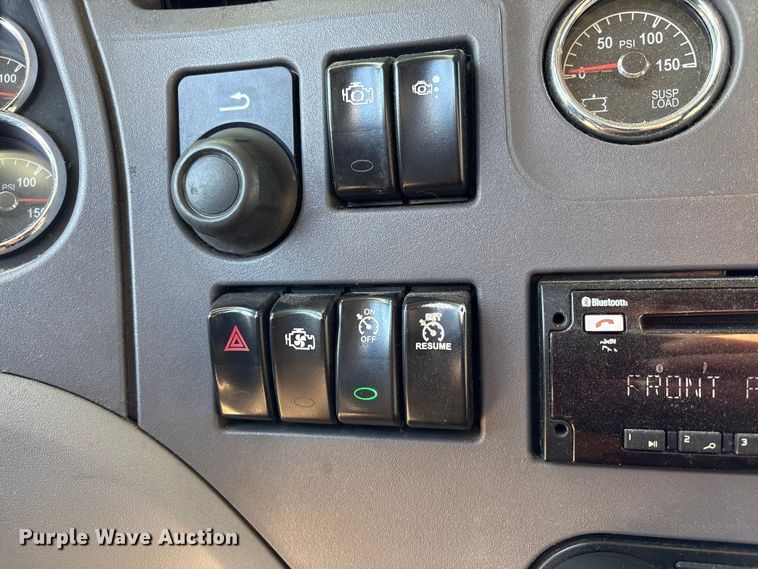 image for item YA1394 2017 Peterbilt 579  semi truck