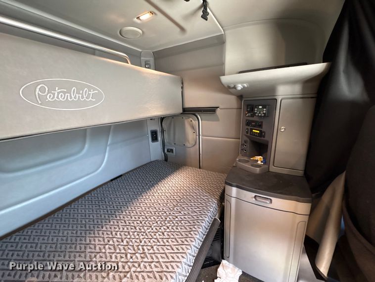 image for item YA1394 2017 Peterbilt 579  semi truck