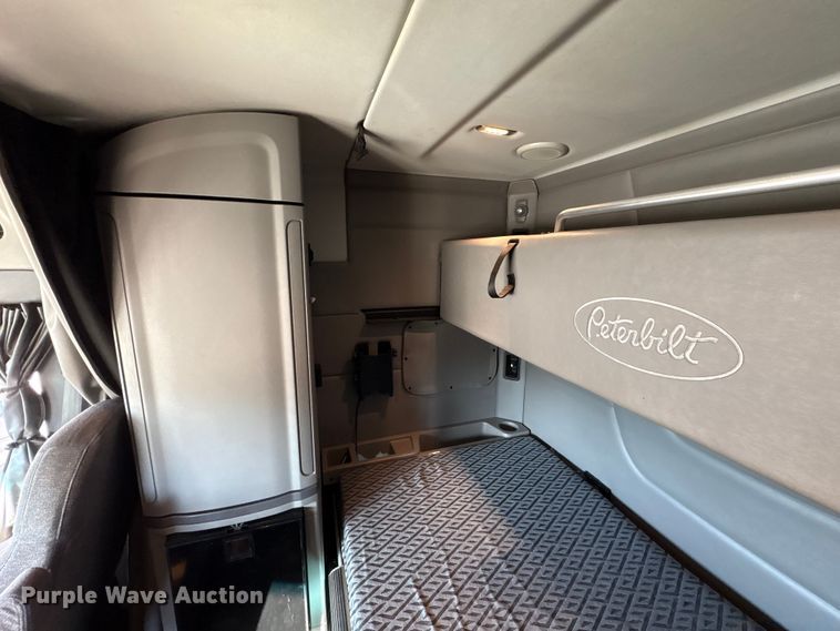 image for item YA1394 2017 Peterbilt 579  semi truck