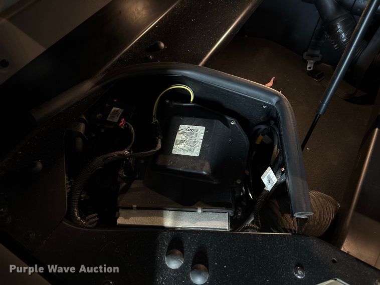 image for item YA1394 2017 Peterbilt 579  semi truck