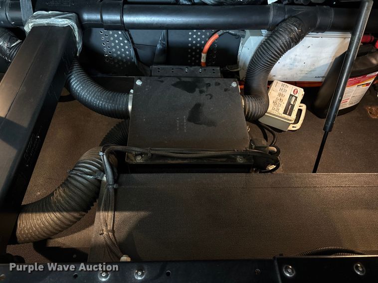 image for item YA1394 2017 Peterbilt 579  semi truck