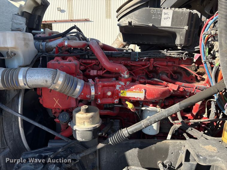 image for item YA1394 2017 Peterbilt 579  semi truck