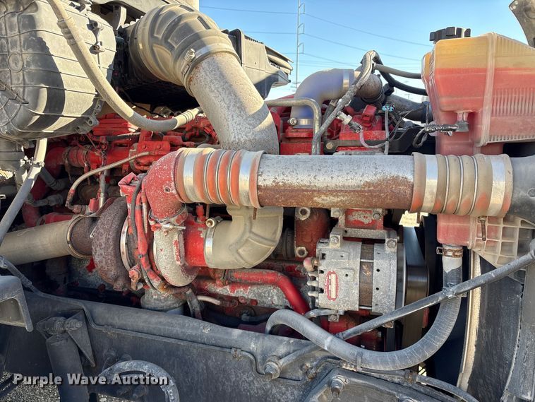 image for item YA1394 2017 Peterbilt 579  semi truck