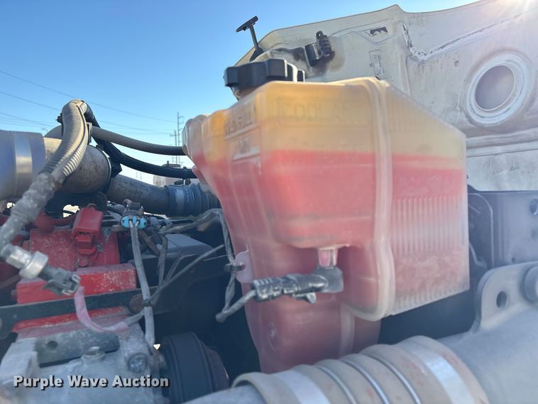 image for item YA1394 2017 Peterbilt 579  semi truck