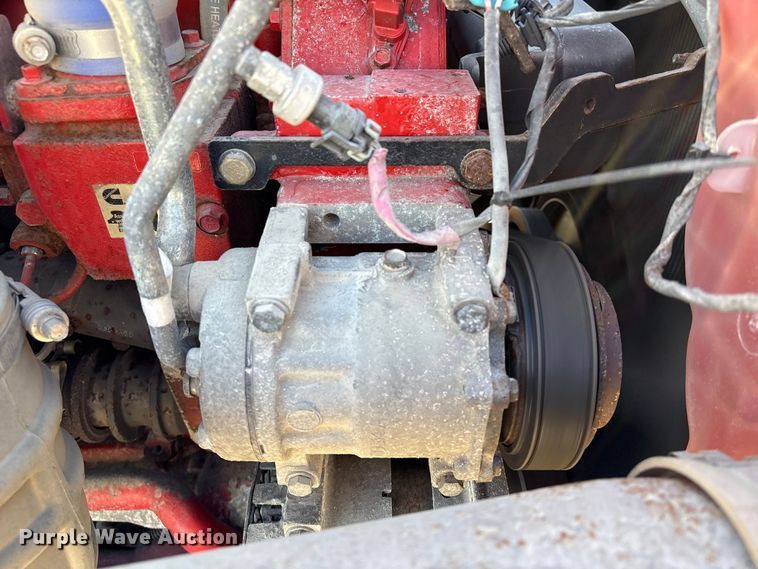 image for item YA1394 2017 Peterbilt 579  semi truck