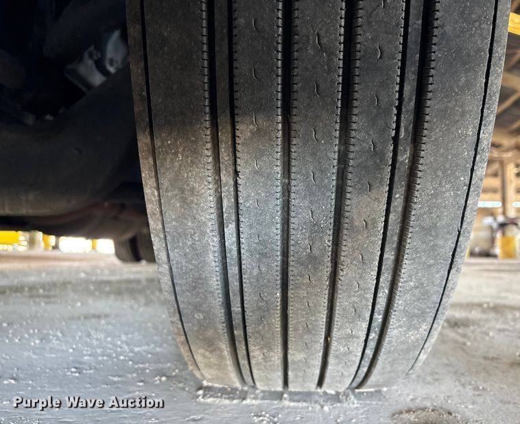 image for item YA1394 2017 Peterbilt 579  semi truck