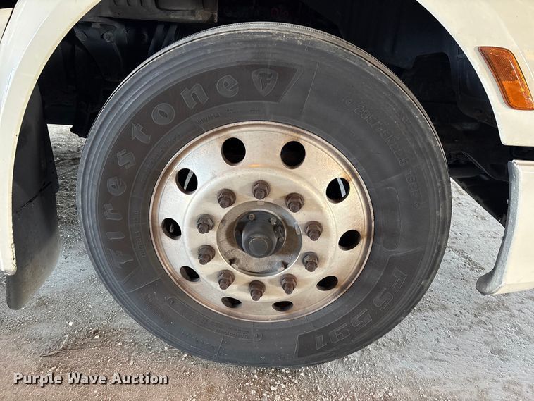 image for item YA1394 2017 Peterbilt 579  semi truck