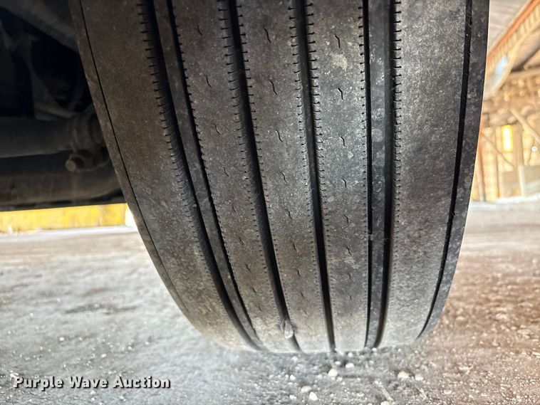 image for item YA1394 2017 Peterbilt 579  semi truck