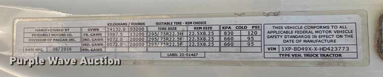 image for item YA1394 2017 Peterbilt 579  semi truck