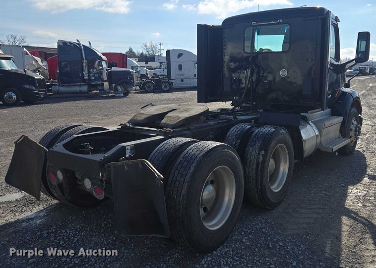 image for item YA1440 2019 Peterbilt 579 semi truck