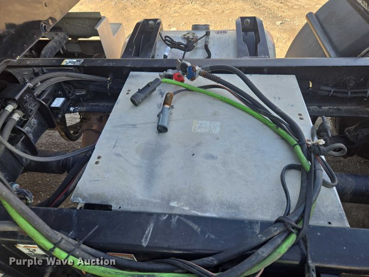 image for item YA1440 2019 Peterbilt 579 semi truck