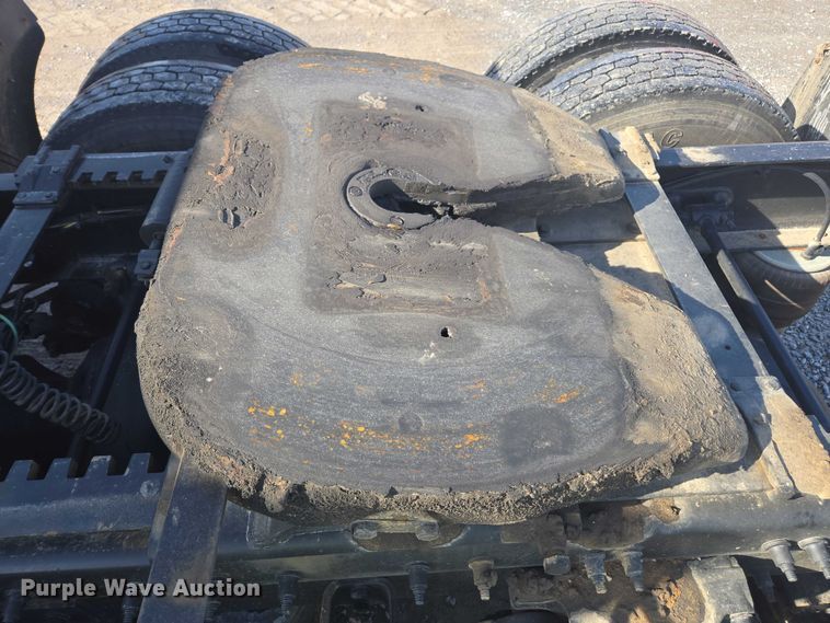 image for item YA1440 2019 Peterbilt 579 semi truck