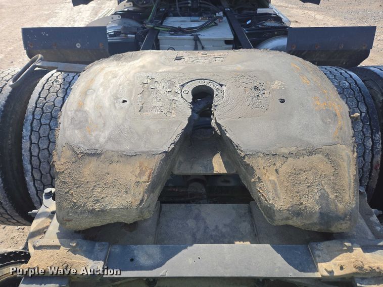 image for item YA1440 2019 Peterbilt 579 semi truck