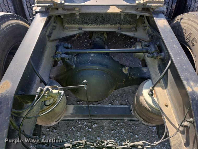 image for item YA1440 2019 Peterbilt 579 semi truck