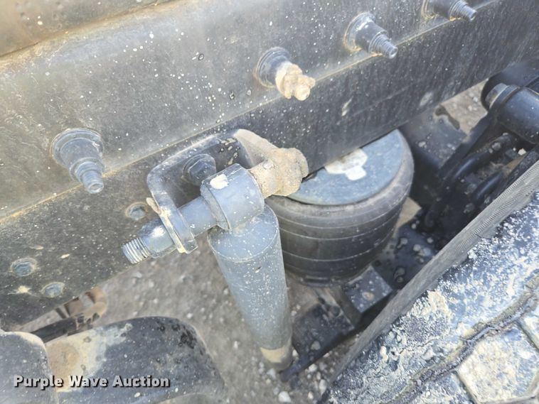 image for item YA1440 2019 Peterbilt 579 semi truck