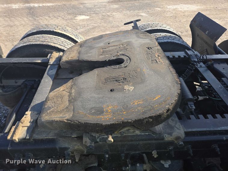 image for item YA1440 2019 Peterbilt 579 semi truck