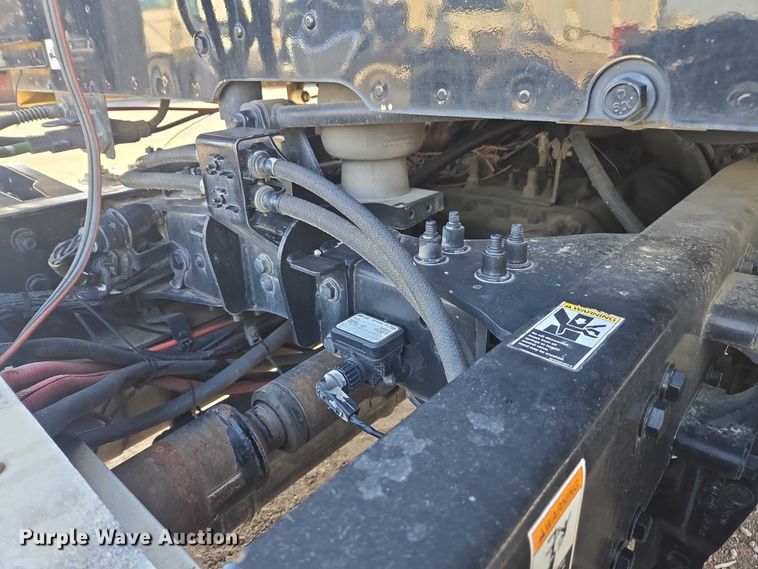 image for item YA1440 2019 Peterbilt 579 semi truck