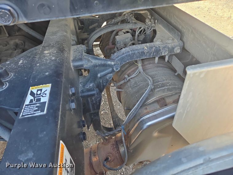 image for item YA1440 2019 Peterbilt 579 semi truck