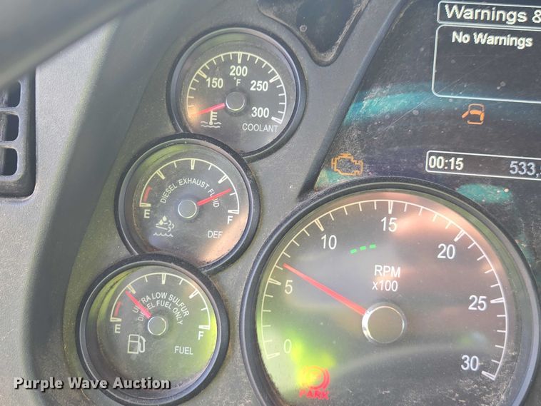 image for item YA1440 2019 Peterbilt 579 semi truck