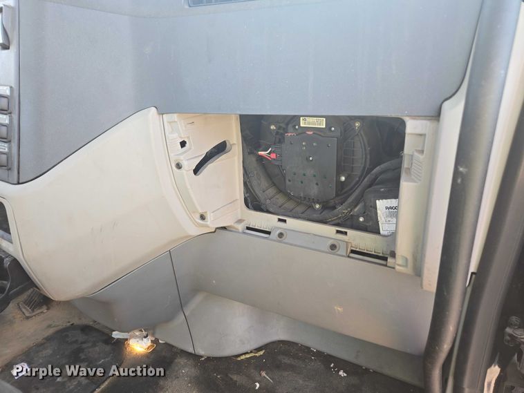 image for item YA1440 2019 Peterbilt 579 semi truck