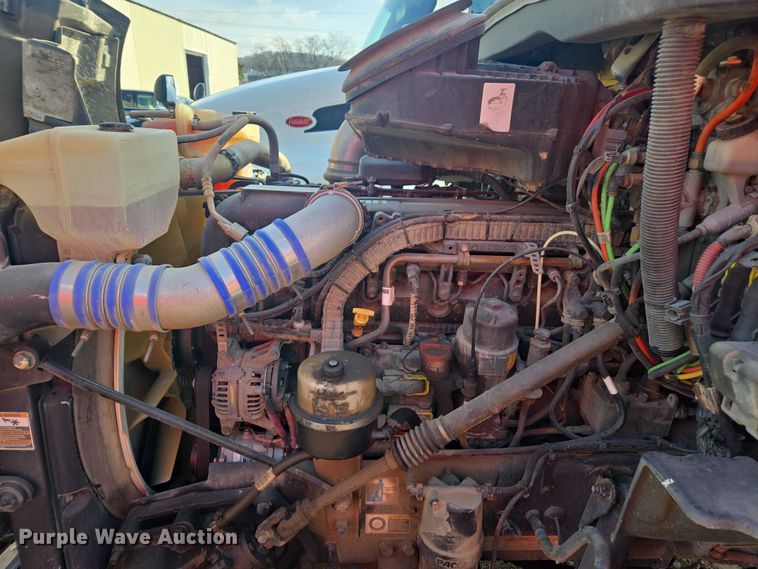 image for item YA1440 2019 Peterbilt 579 semi truck