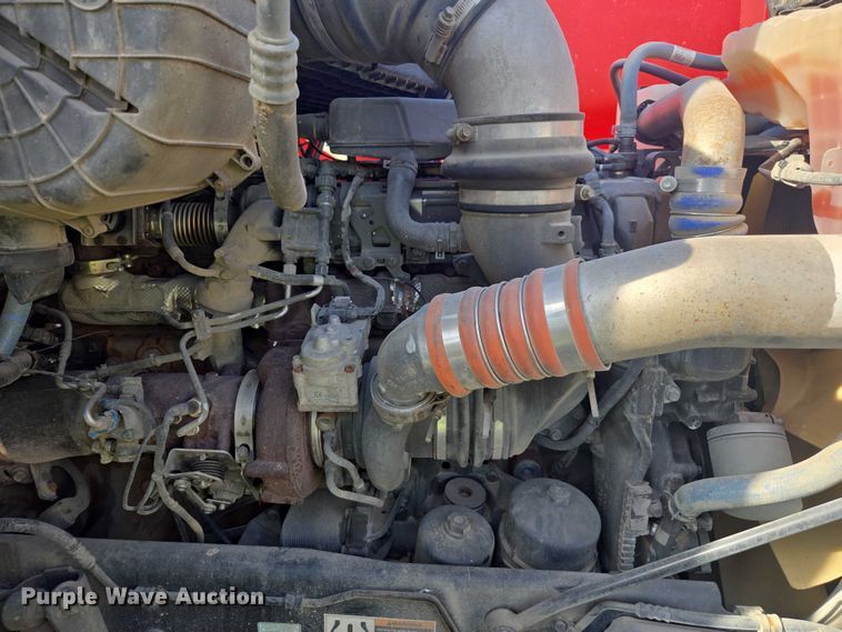 image for item YA1440 2019 Peterbilt 579 semi truck