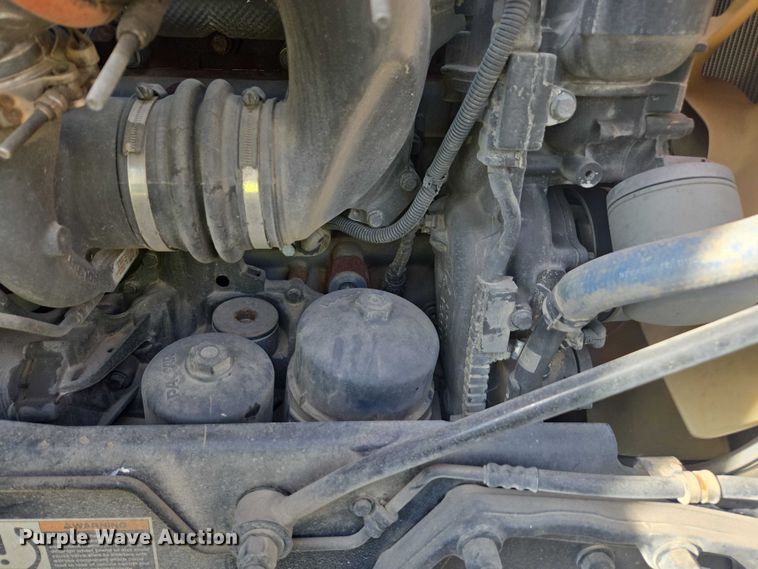 image for item YA1440 2019 Peterbilt 579 semi truck