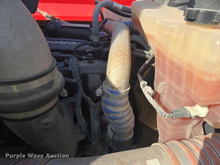 image for item YA1440 2019 Peterbilt 579 semi truck