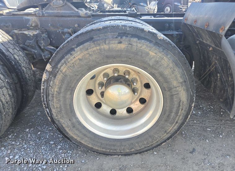 image for item YA1440 2019 Peterbilt 579 semi truck