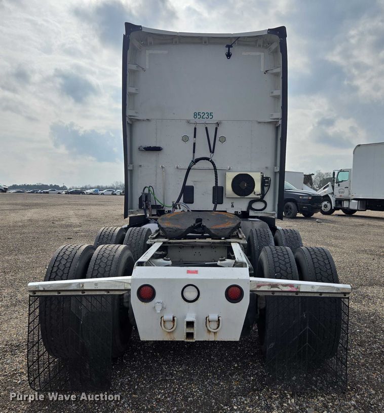 image for item YA1456 2018 Kenworth T680 semi truck