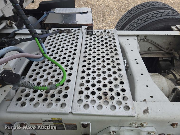 image for item YA1456 2018 Kenworth T680 semi truck