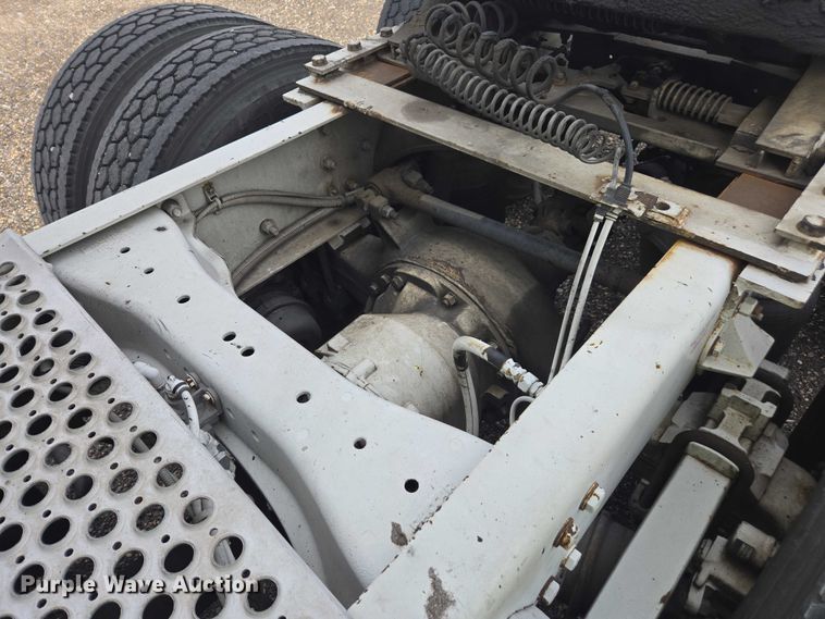 image for item YA1456 2018 Kenworth T680 semi truck