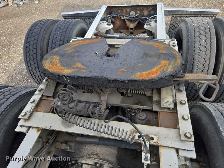 image for item YA1456 2018 Kenworth T680 semi truck