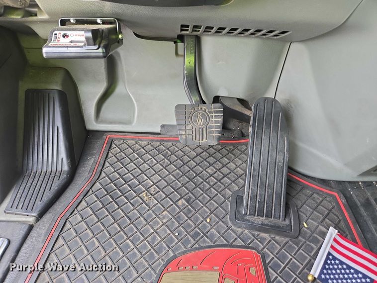 image for item YA1456 2018 Kenworth T680 semi truck