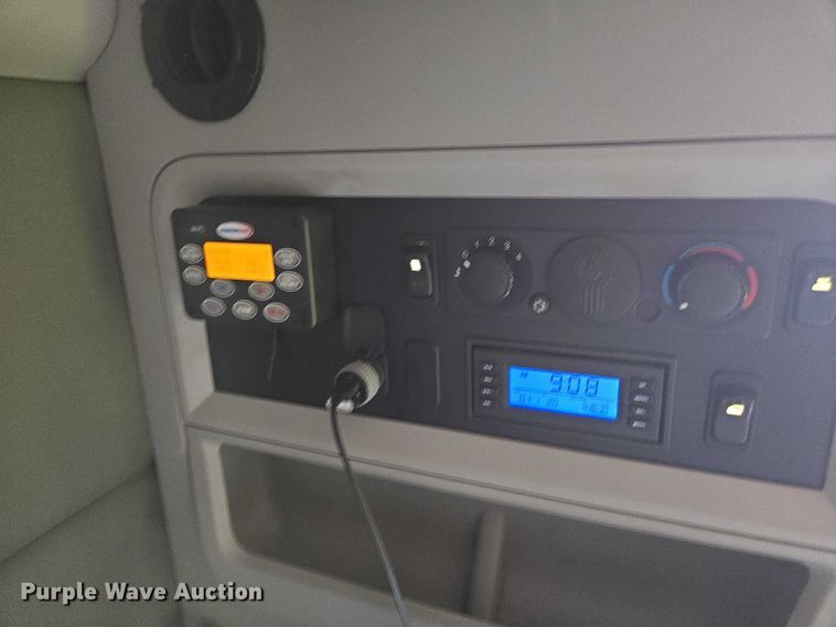 image for item YA1456 2018 Kenworth T680 semi truck