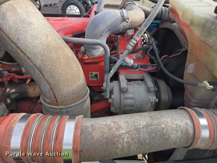 image for item YA1456 2018 Kenworth T680 semi truck