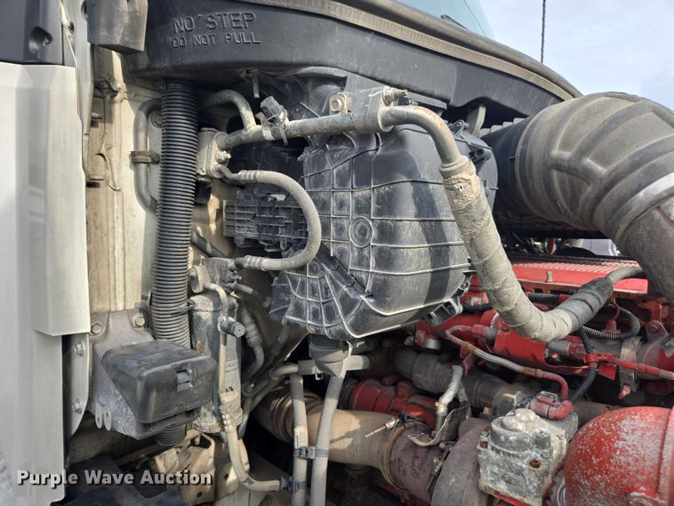 image for item YA1456 2018 Kenworth T680 semi truck