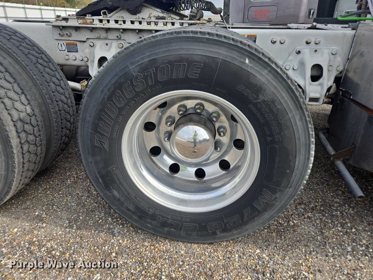 image for item YA1456 2018 Kenworth T680 semi truck