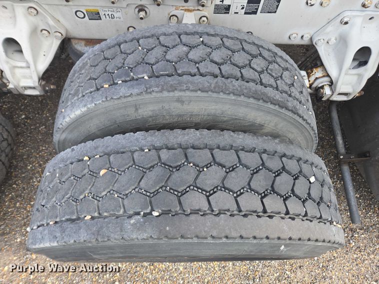 image for item YA1456 2018 Kenworth T680 semi truck