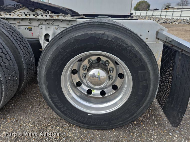 image for item YA1456 2018 Kenworth T680 semi truck