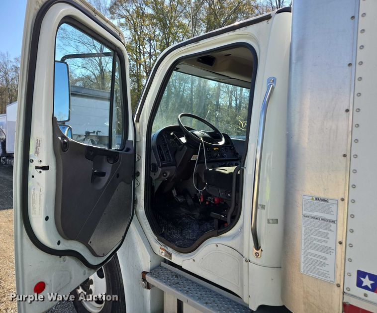 image for item YA1472 2019 Freightliner Business Class M2  box truck