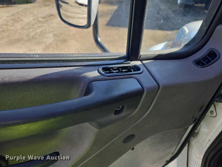 image for item YA1472 2019 Freightliner Business Class M2  box truck