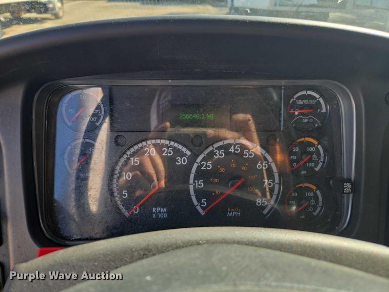 image for item YA1472 2019 Freightliner Business Class M2  box truck