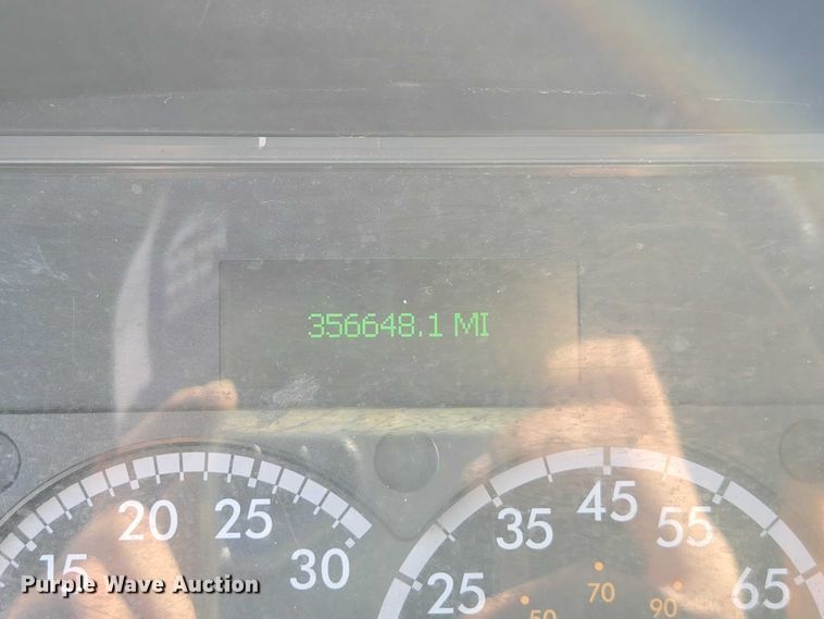 image for item YA1472 2019 Freightliner Business Class M2  box truck