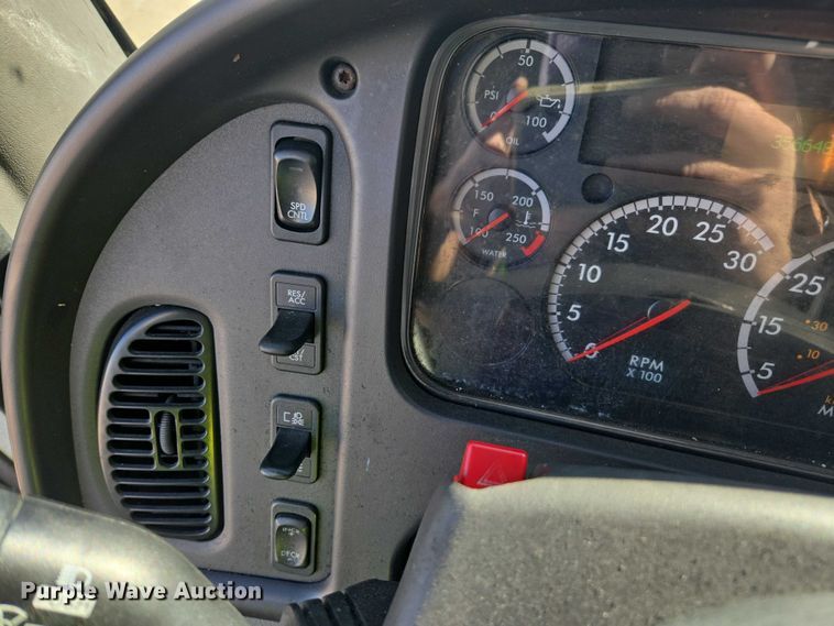 image for item YA1472 2019 Freightliner Business Class M2  box truck