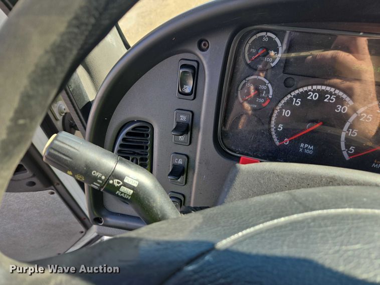 image for item YA1472 2019 Freightliner Business Class M2  box truck